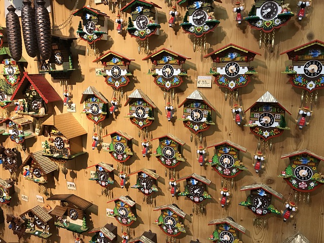 Sådan vedligeholder og plejer du dit vægur i træ